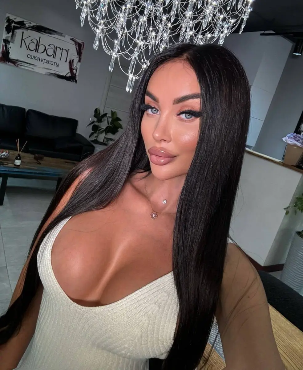Charlotte escort in Dubai