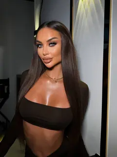 Charlotte escort in Dubai