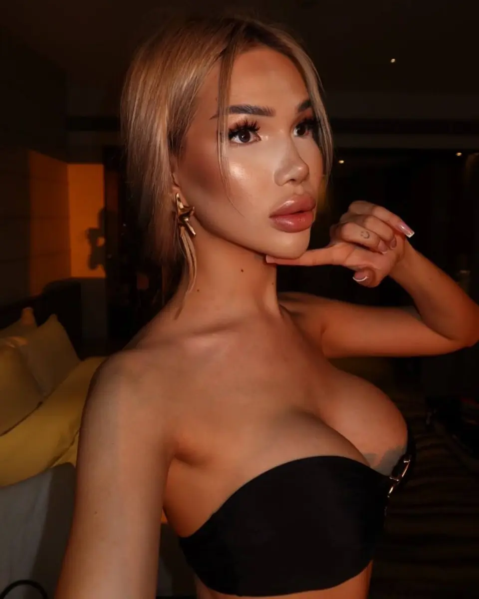 Emma escort in Dubai