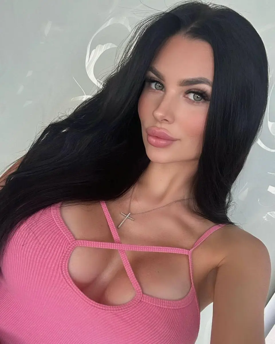 Lily escort in Dubai