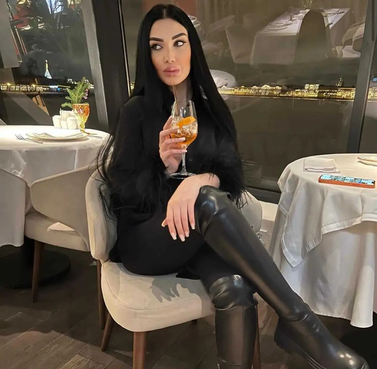 Ritel escort in Dubai